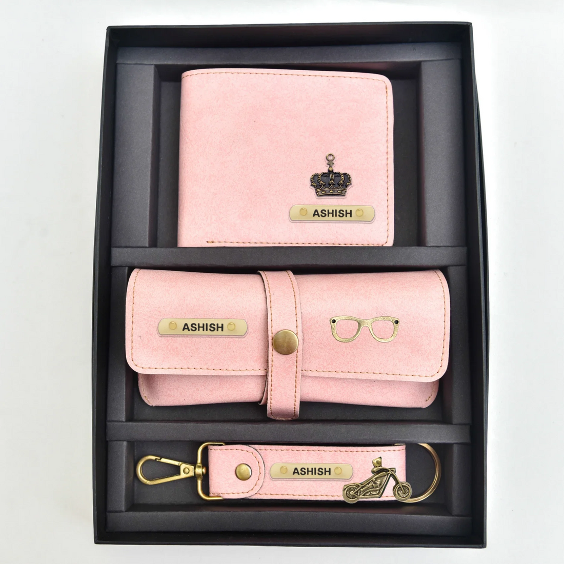 Get organized and keep your essentials close at hand with our customized men's combo! This set is made from high-quality materials.