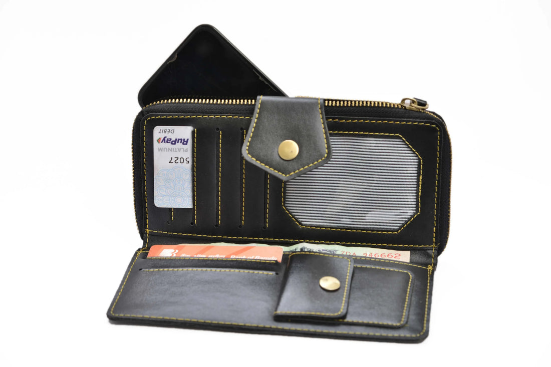 Hyderabad - Elevate your style game with this versatile and functional zip around lady wallet, designed for the modern women of Hyderabad.