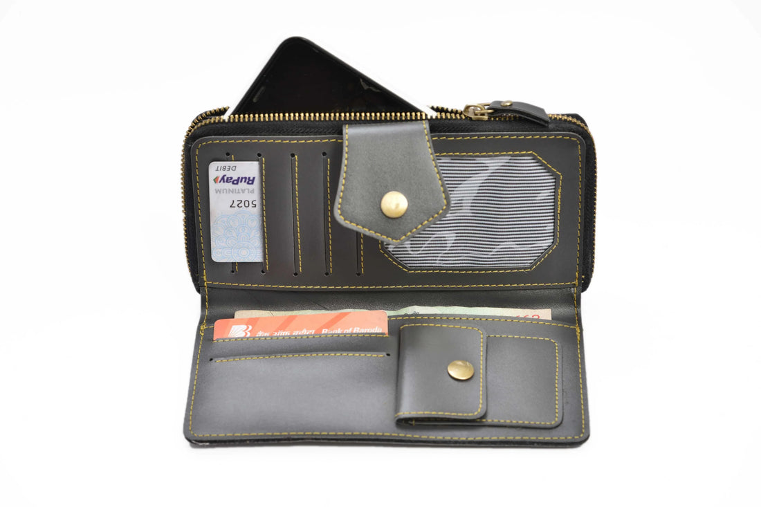 Jaipur - Make a statement with this beautiful and practical zip around lady wallet, featuring a unique design inspired by the majestic city of Jaipur.
