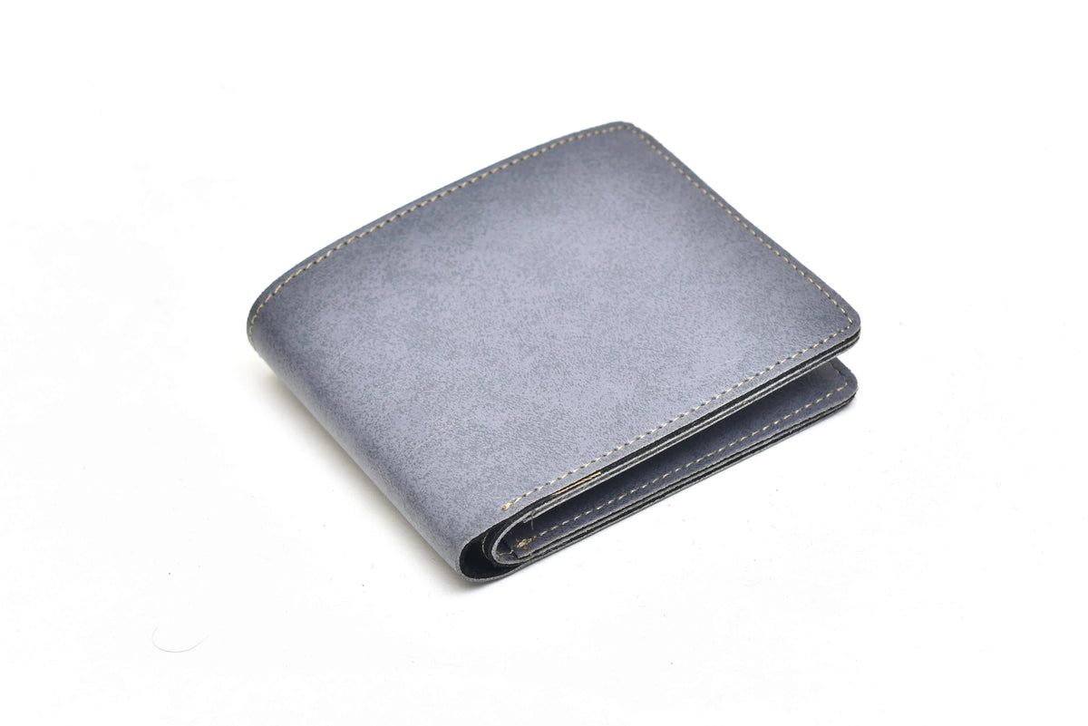 Don’t forget the flawless finish of this Personalized Custom-Made Leather Men’s Wallet which is bound to leave you mesmerized. 