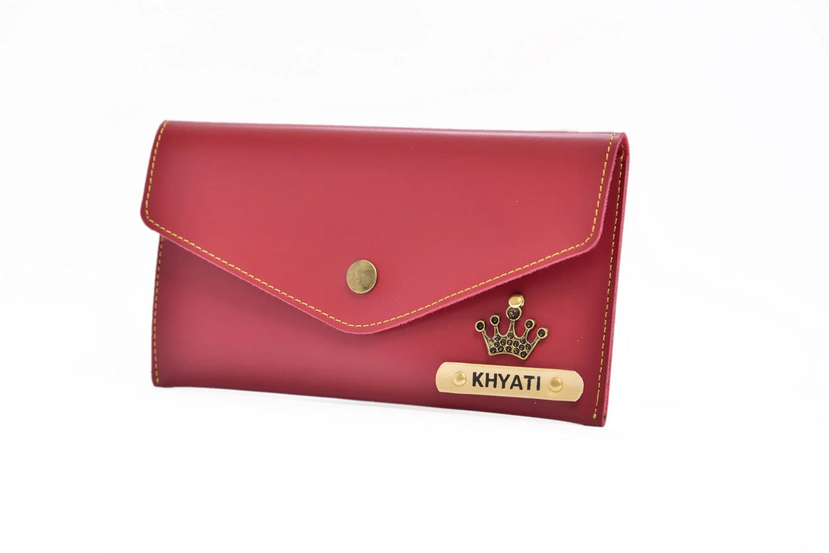 Tired of carrying bulky bags and purses? Switch to minimal clutches that not only feel light but look elegant too. Our clutches will keep your belongings safe and add the extra wow factor to your outfit. Be it your party night or a business meeting, flaunt your clutch that comes in a variety of colours.